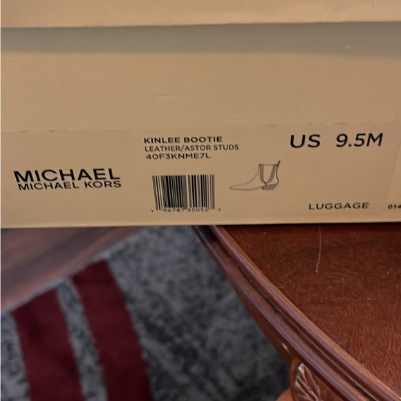 Michael Kors Kinlee booties - Picture 7 of 7